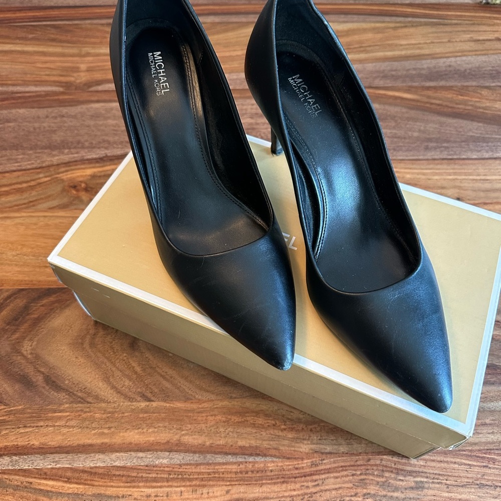 Michael Kors Dorothy Flex Black Leather Pumps